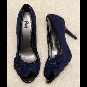 Show Sale🔥Fioni Flannel 3D Flower Open Toe Pumps